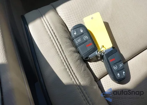 2017 Jeep Grand Cherokee Overland 4X4 from USA, damaged, VIN 1C4RJFCG8HC646154